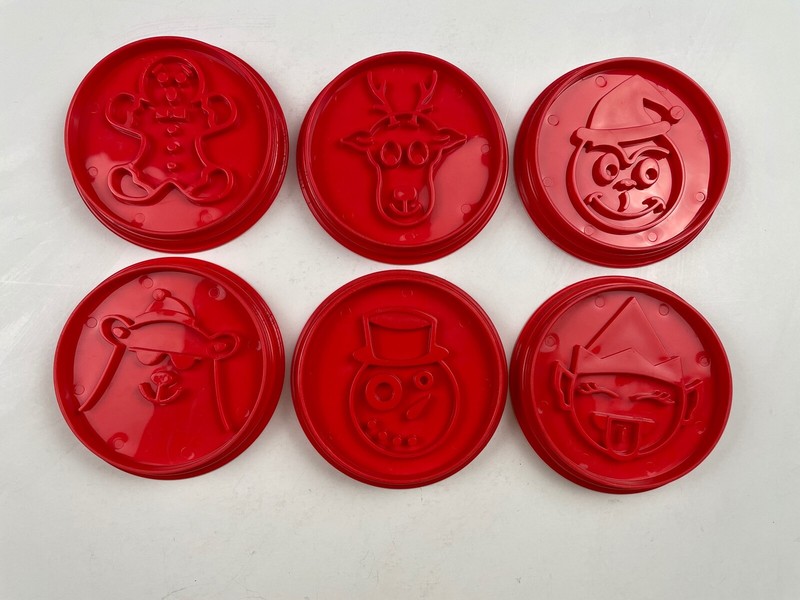 Set Of 13 Pampered Chef E-Moji Face and Christmas Plastic Cookie Cutters gallery