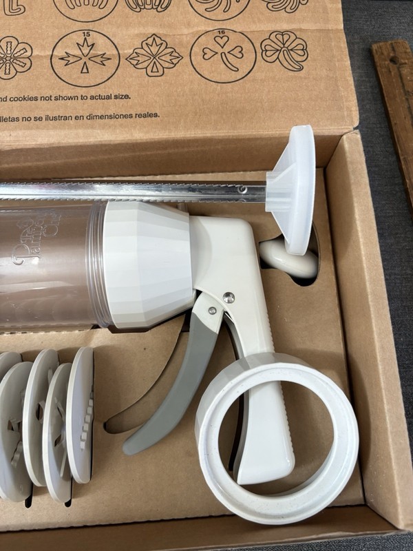 Pampered Chef Cookie Press in Orig Box #1525 RETIRED 16 Discs FOR PARTS/ REPAIR gallery