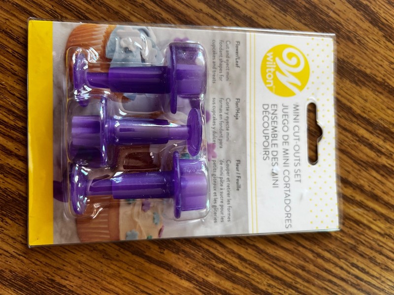 Wilton mini cut-outs set of 3 NIp fondant decoration cake