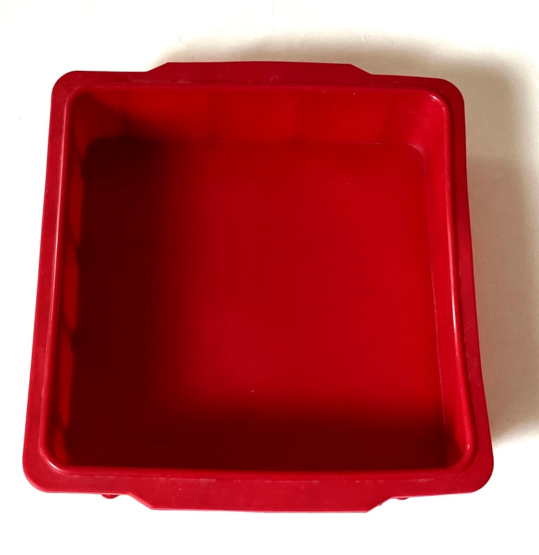 18 Wilton Reusable Silicone Baking Cups Cupcake Liners+ 8" Square Baking Pan gallery