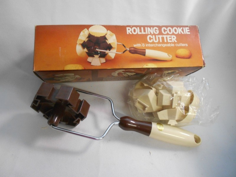 vintage new old stock unused rolling cookie cutter with 8 cutters