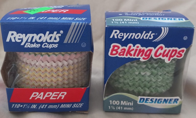 Vintage 1997 Reynolds Bake Cups Paper & 2006 Designer Baking Cupcake mini 1 5/8