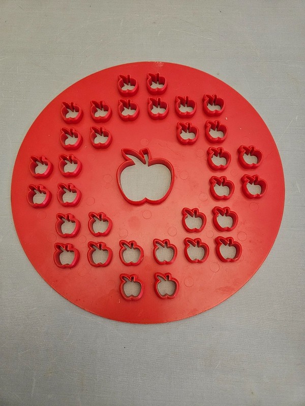 Apple Pie Crust Guide & Top Cutter 9.75" Red gallery