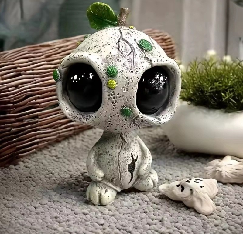 Cute Big Eyes Resin Figure Fantasy Garden Decor Indoor Outdoor