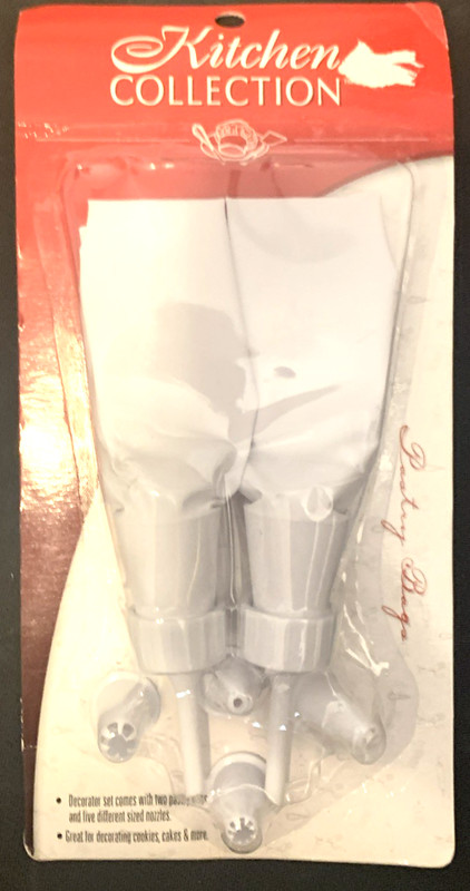 Kitchen Collection Pastry Bags Decorator set. New!