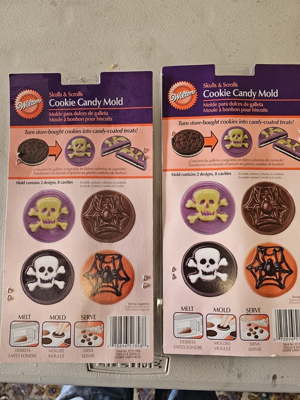 Lot 2 Wilton 8 Cavity SKULLS AND SCROLLS COOKIE/CANDY/CHOCOLATE MOLD #2115-1358