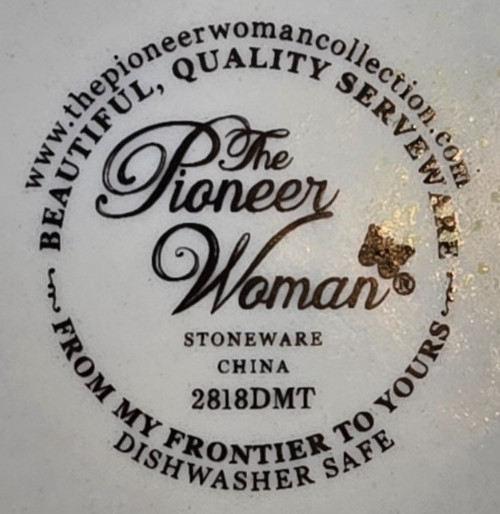 Pioneer Woman's Signature Winter Bouquet Cake Plate, Scalloped Edge w/Glass Dome gallery
