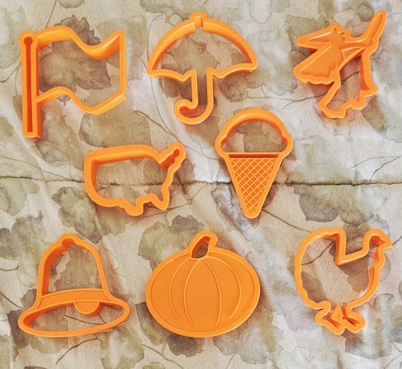 Bakers Advantage Roshco 99 Piece Cookie-Cutter-Set/numbers, alphabet, holiday, gallery