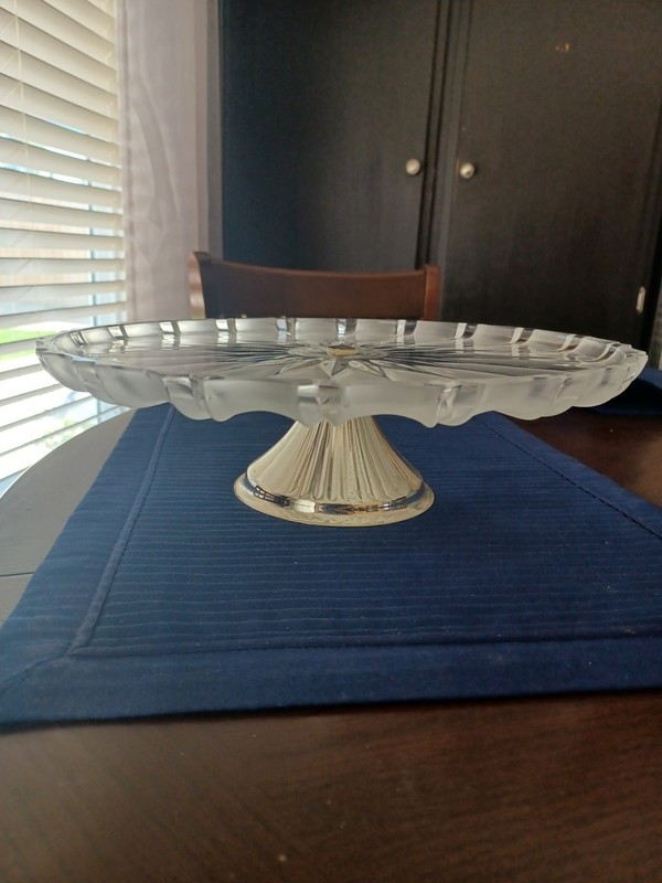 Cake Stand- Frosted Scallop With Silver Tone Base