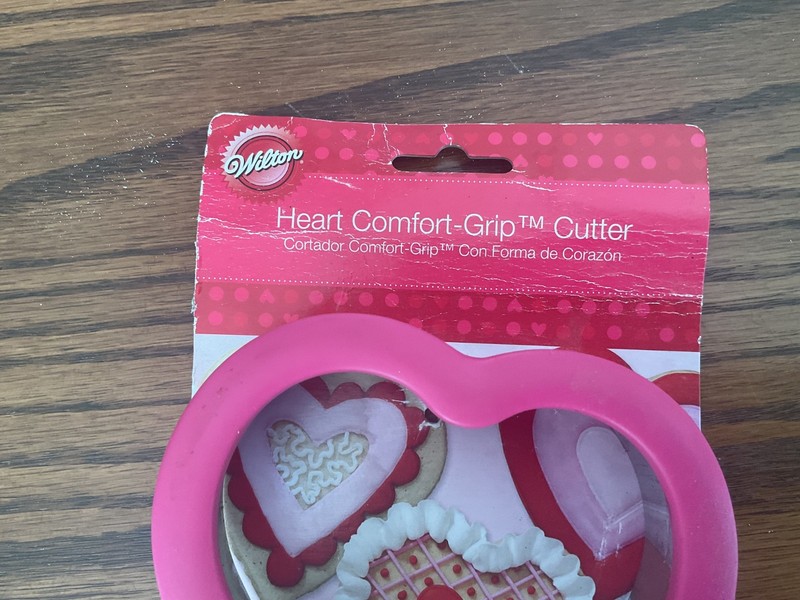 NEW Heart shape Comfort Grip Cookie Cutter by Wilton Valentine's Day Wedding 4” gallery