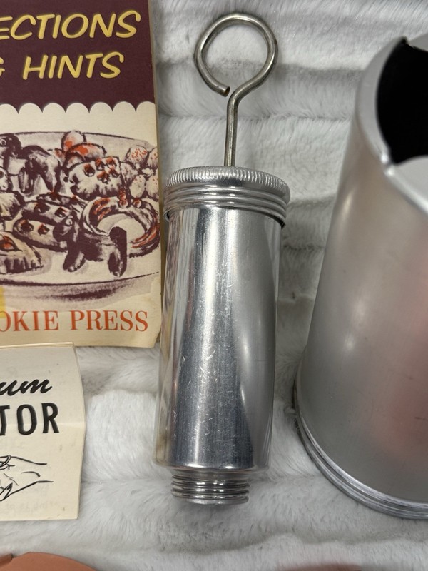 Mirro –Dial-A-Cookie Press With Booklet gallery