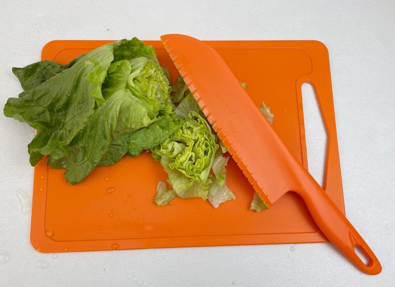 11" Plastic Serrated Knives Set to Cut Salad, Bread, Brownies or Lasagna, Pro... gallery