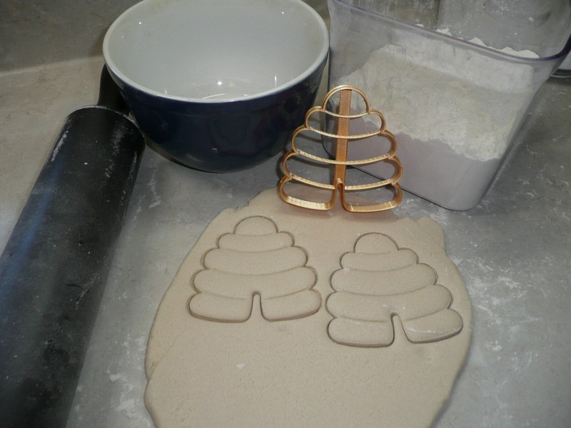 BEEHIVE HONEY BEE HIVE DETAILED COOKIE CUTTER MADE IN USA PR5062 gallery