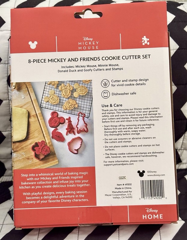 DISNEY MICKEY MOUSE 8-Piece Mickey And Friends Cookie Cutter Set NEW gallery