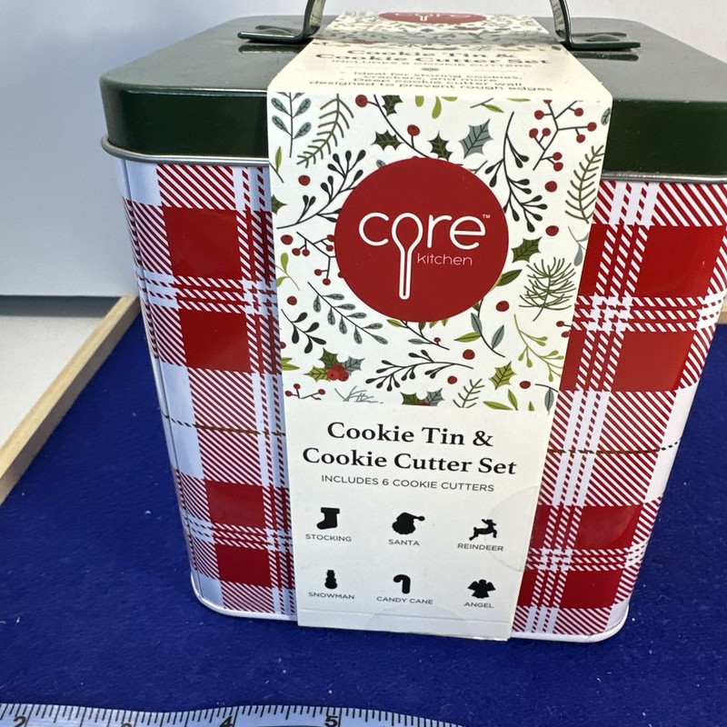 Core Christmas Cookie Tin and Cutters Mold Bakery Decorating 6pcs/set