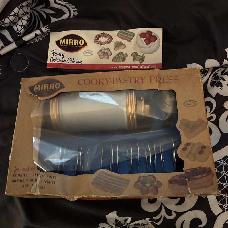 Vtg Mirro Cookie-Pastry Press 358-AM 12 Plates & 3 Tips Cones w/ Booklet &Box VG