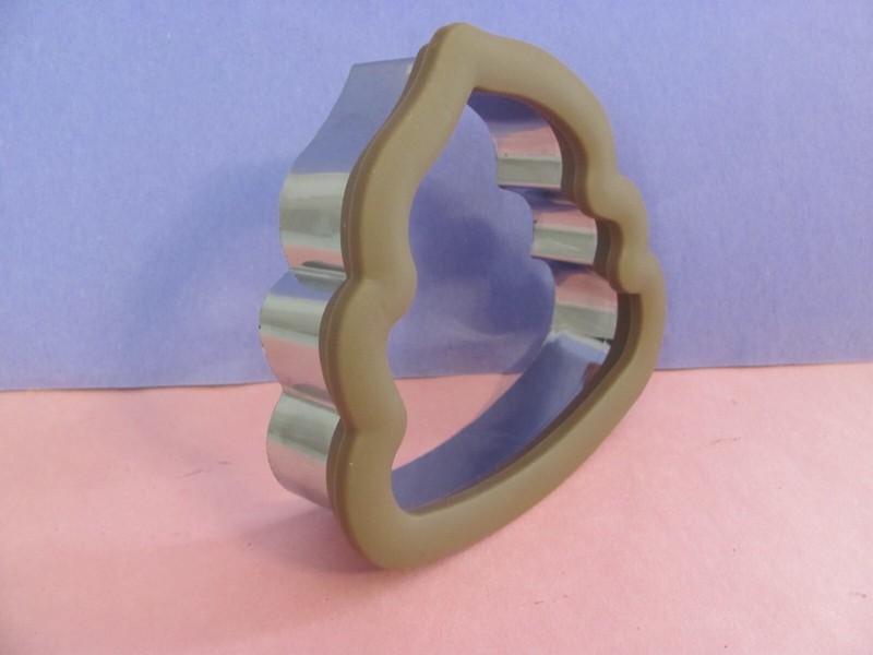 RO Collection by Wilton " Poop Emoji " COOKIE CUTTER Swirl Comfort-Grip gallery