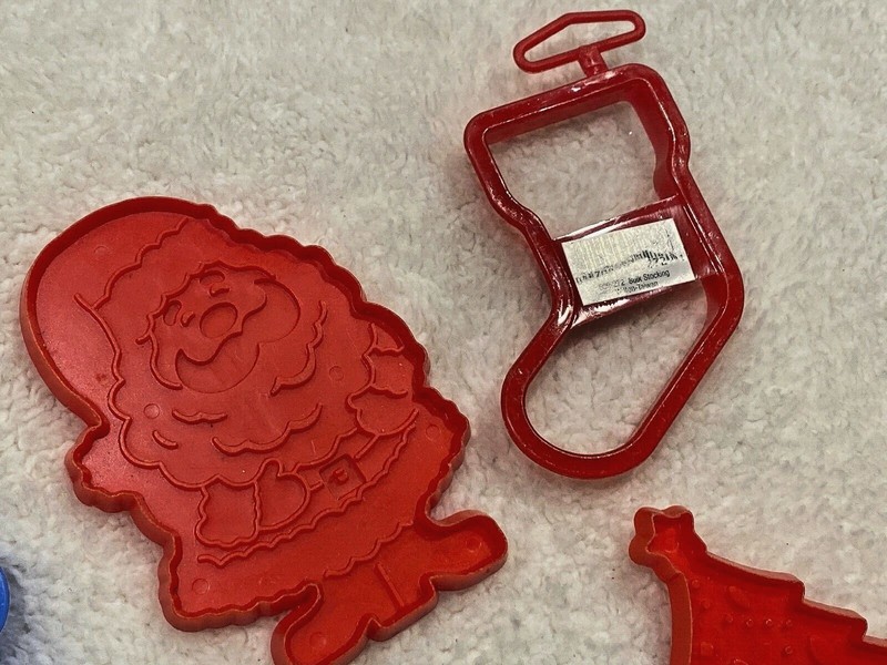 8 Wilton Hallmark Cookie Cutters Christmas Heart Mickey Mouse Star Snowman lot gallery