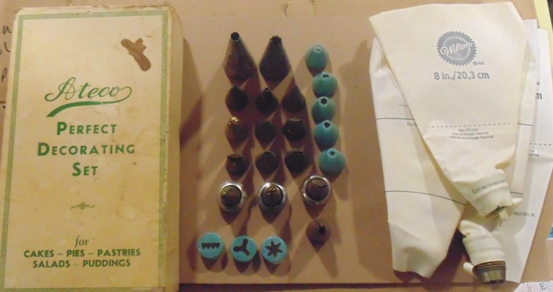 Vintage Boxed Ateco Cake Decorating Icing Kit Complete 28 Tips