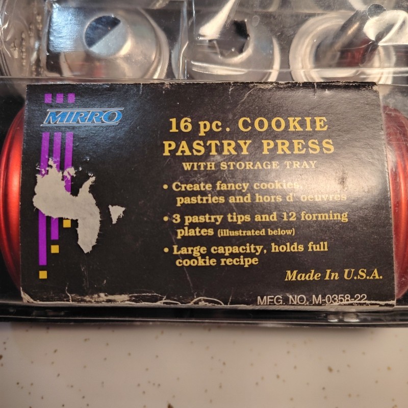 Mirro M-0358-22 Cookie Pastry Press Maker - 16 Piece gallery