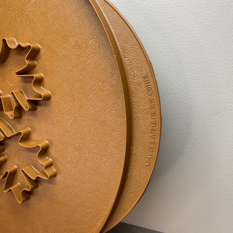 Nordic Ware 12.375" Leaves & Apples Reversible Pie Top Cutter -Brown -Used gallery