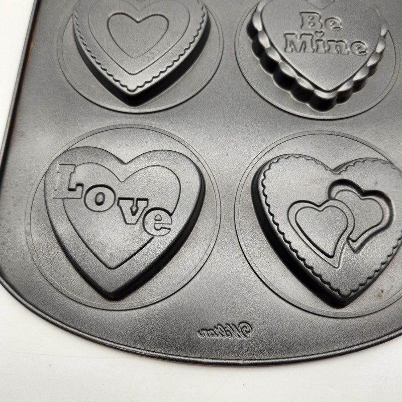 Vintage Wilton Pan 6 Heart Shaped Non-Stick Valentine Retired Black Cookie Candy gallery