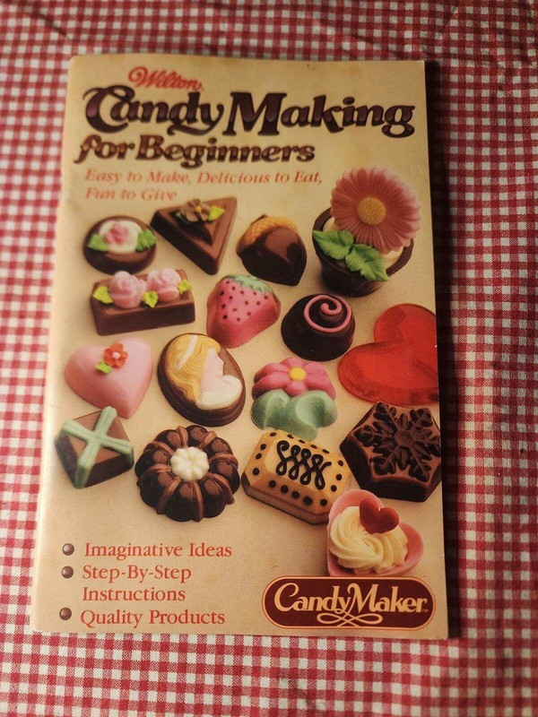 11 Piece Mixed Lot Vintage Wilton Cake Decorating Books gallery
