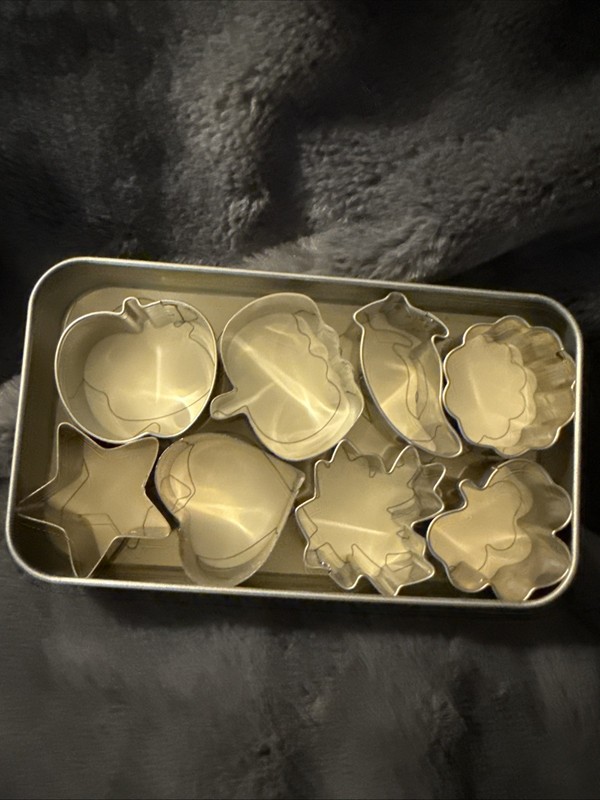 PAMPERED CHEF Creative Cutters Set Mini Cookie Cutter Set of 8 Storage Tin 1095 gallery