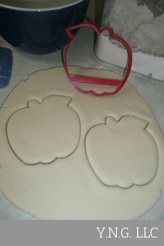 APPLE WITH LEAF OUTLINE ORCHARD PICKING TREE FRUIT FOOD COOKIE CUTTER USA PR3631 gallery