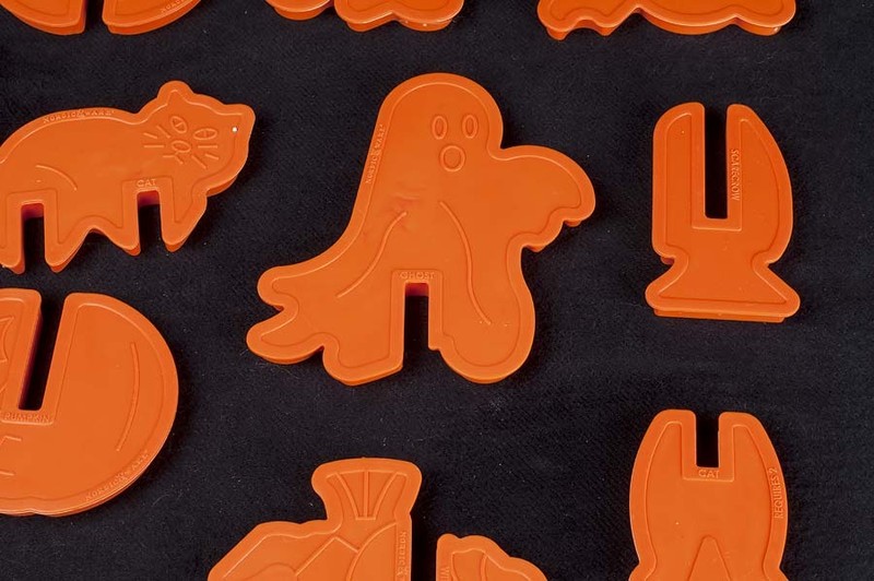 Nordic Ware HALLOWEEN 3D Stand Up COOKIE CUTTERS Haunted House Cat Pumpkin gallery