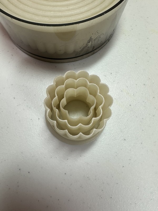 GFPA Heat resistant to 320F Set of 9 nesting Floral Flower Daisy Cookie Cutters gallery