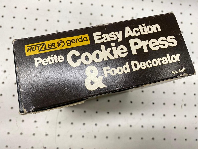 Vintage Hutzler-Gerda Easy Action Cookie Press Food Decorator Yellow 690 Set gallery
