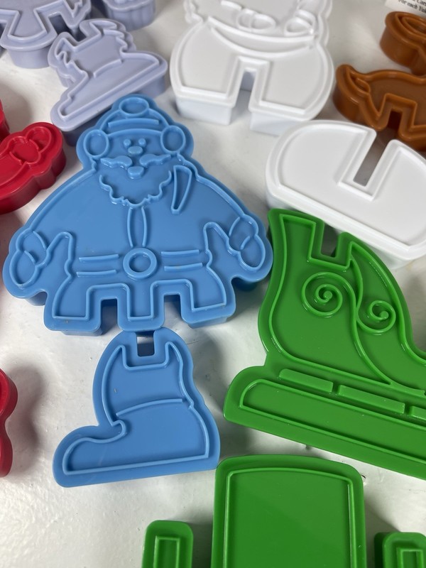 RUDOLPH The RedNosed Reindeer Stand-Up Cookie Cutters Set Of 16 Christmas 2007 gallery