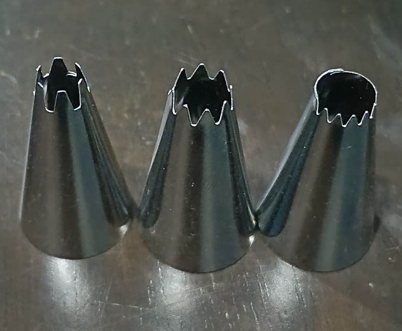 ICING PIPING WITH 3 KIND OF TIP NOZZLE SET gallery