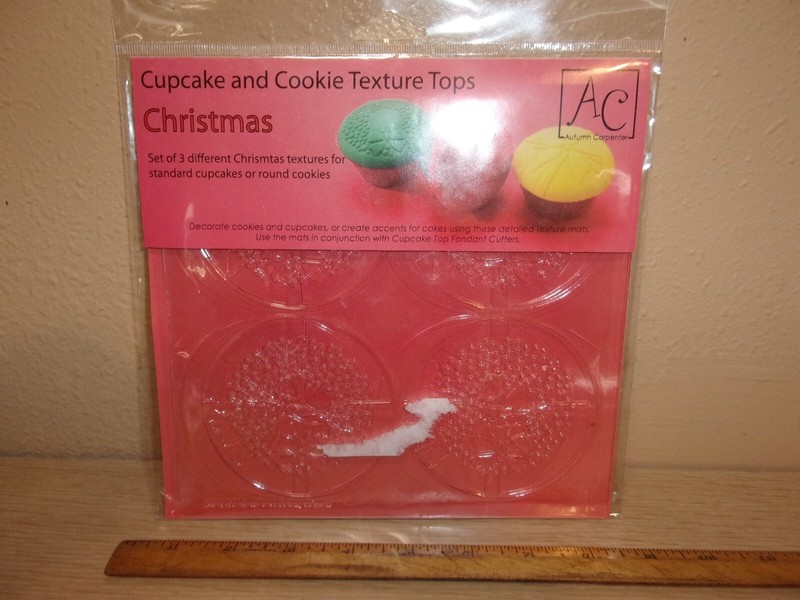 NEW IN PACKAGE CHRISTMAS CUPCAKE AND COOKIE TEXTURE TOPS READ DESCRIPTION