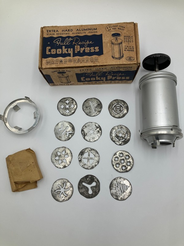Vintage Hard Aluminum Cooky Press With 12 Discs Full Recipes on box Cookie Press