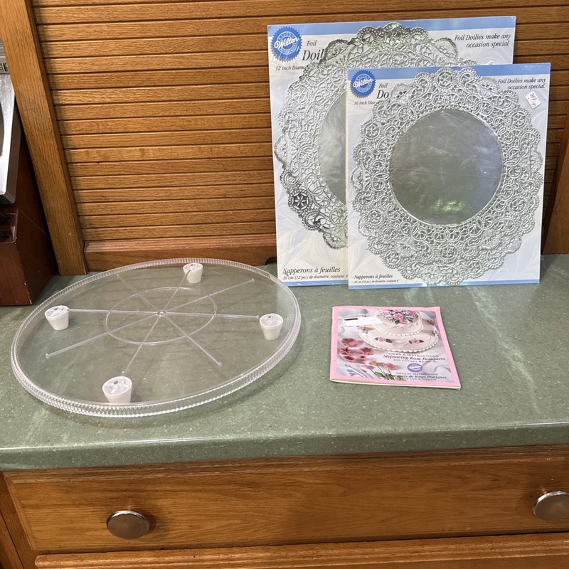 wilton clear look 13” cake plate & Foil Doilies