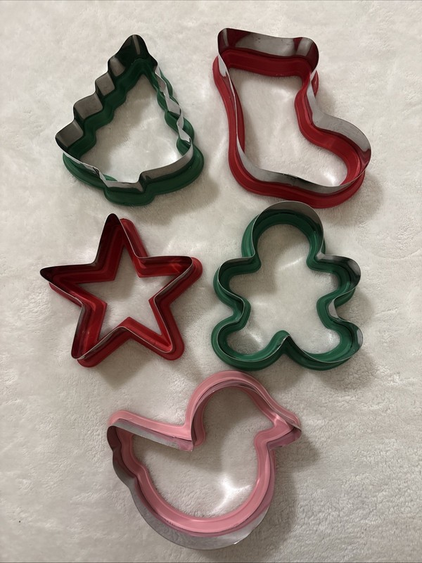 Lot Of Wilton Comfort Grip Cookie Cutters Christmas tree, stocking star Duck gallery