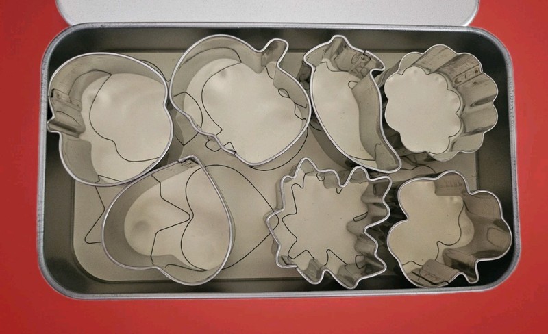 Pampered Chef 7 CREATIVE CUTTERS SET Mini Cookie Cutters in Box 1 Cutter MISSING gallery
