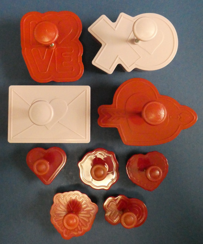 NEW, UNUSED LOT OF 9 VALENTINE'S DAY 2"-4" COOKIE STAMPERS - DIFFERENT DESIGNS gallery