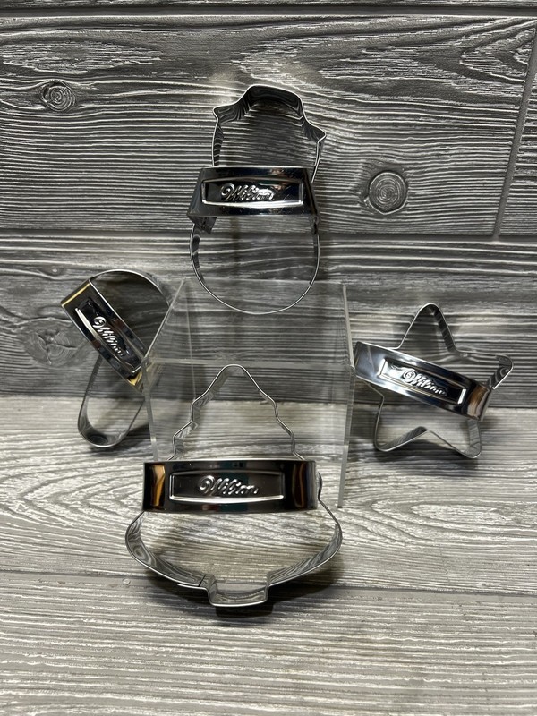 Wilton Christmas Cookie Cutters with Handles Lot of 4 Stainless Steel Unused