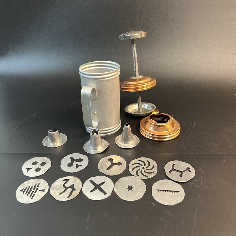 Vtg Mirro Cookie Pastry Press Decorator Set w/10 Plates Aluminum Copper 3 Tips