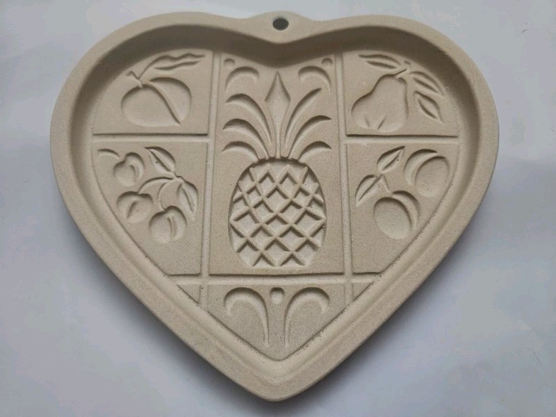 2001 Pampered Chef Hospitality Heart with Fruit Design Cookie Mold Stoneware gallery