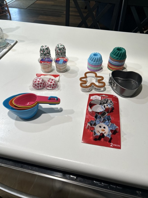 Miscellaneous Cupcake Muffin Cups Cookie Cutters Measuring Cups