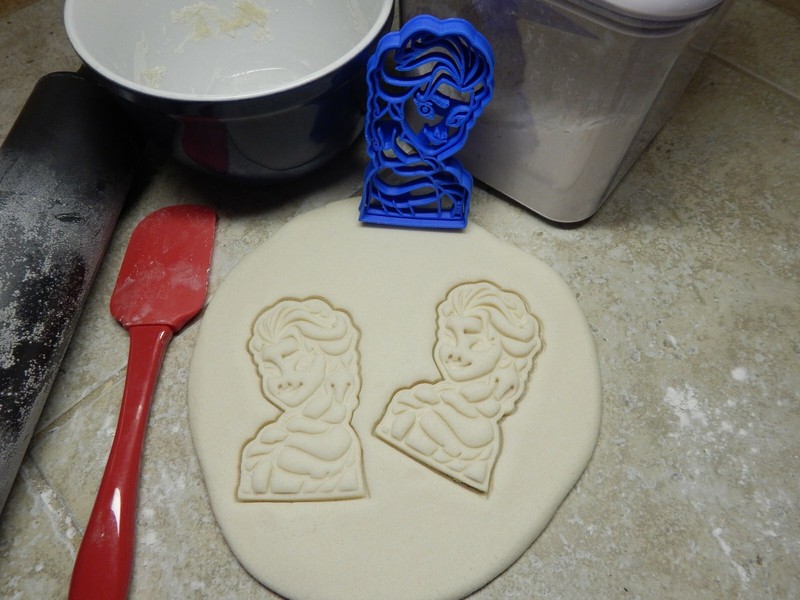 FROZEN KIDS MOVIE CHARACTERS ELSA ANNA SVEN OLAF KRISTOFF COOKIE CUTTER PR1417 gallery
