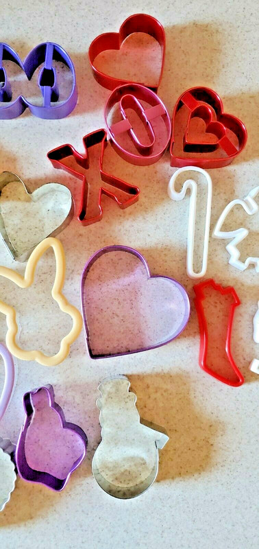 Christmas Hallmark Lot of 38 Cookie Cutters Vintage Wilton Halloween Valentine gallery