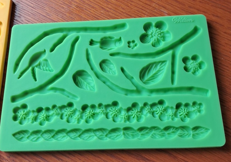 Lot of 3 2011 WILTON Fondant Gum Paste Molds Birthday Jungle Animals Flower Bird gallery