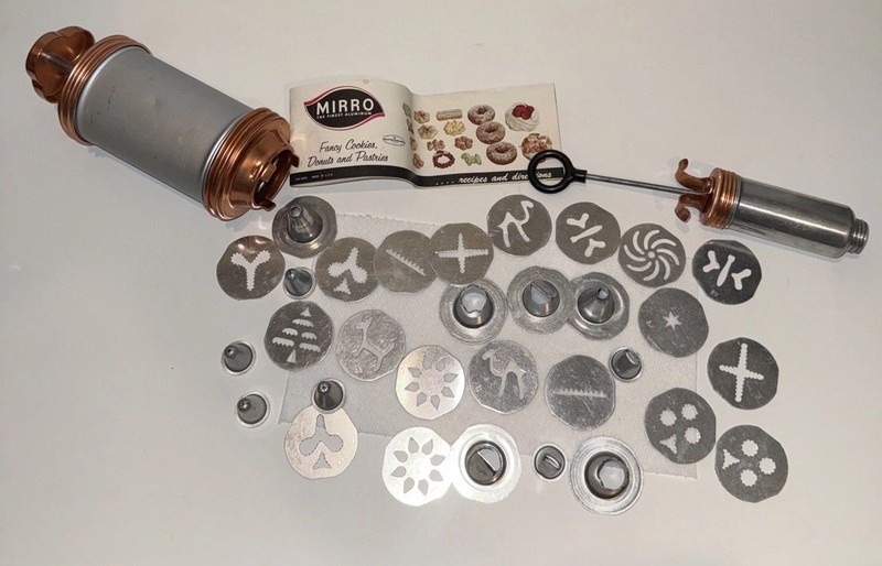 Vintage Aluminum Mirro Cookie Pastry Press 12 Tips & 19 Discs Recipe Book & inst
