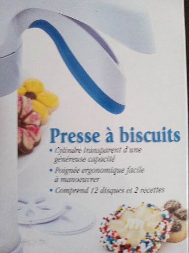 WILTON COMFORT GRIP COOKIE PRESS INCLUDES 12 DISKS And 2 Recipes gallery
