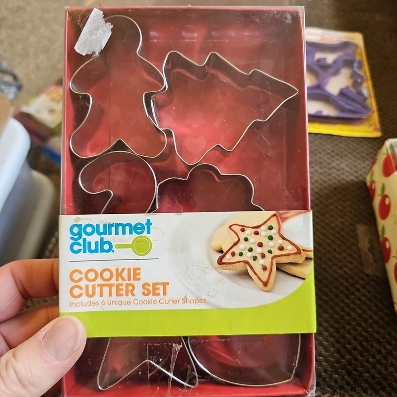 Gourmet Club COOKIE CUTTER SET New 6 Metal Cookie Cutter Shapes in Box& Others gallery